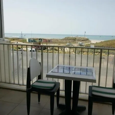 Face Plage Et Proche Commerces *
